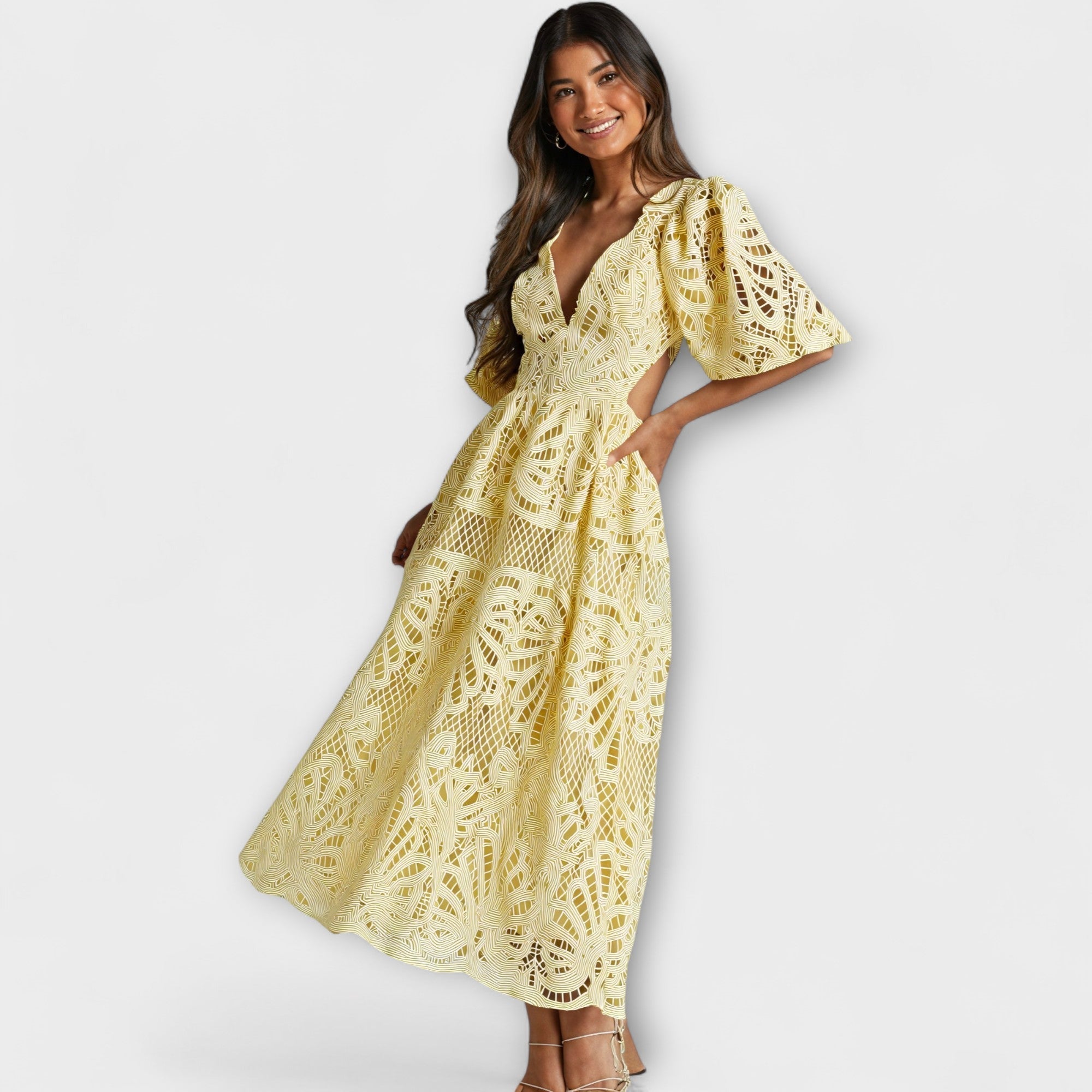 Abito elegante con dettagli delicati