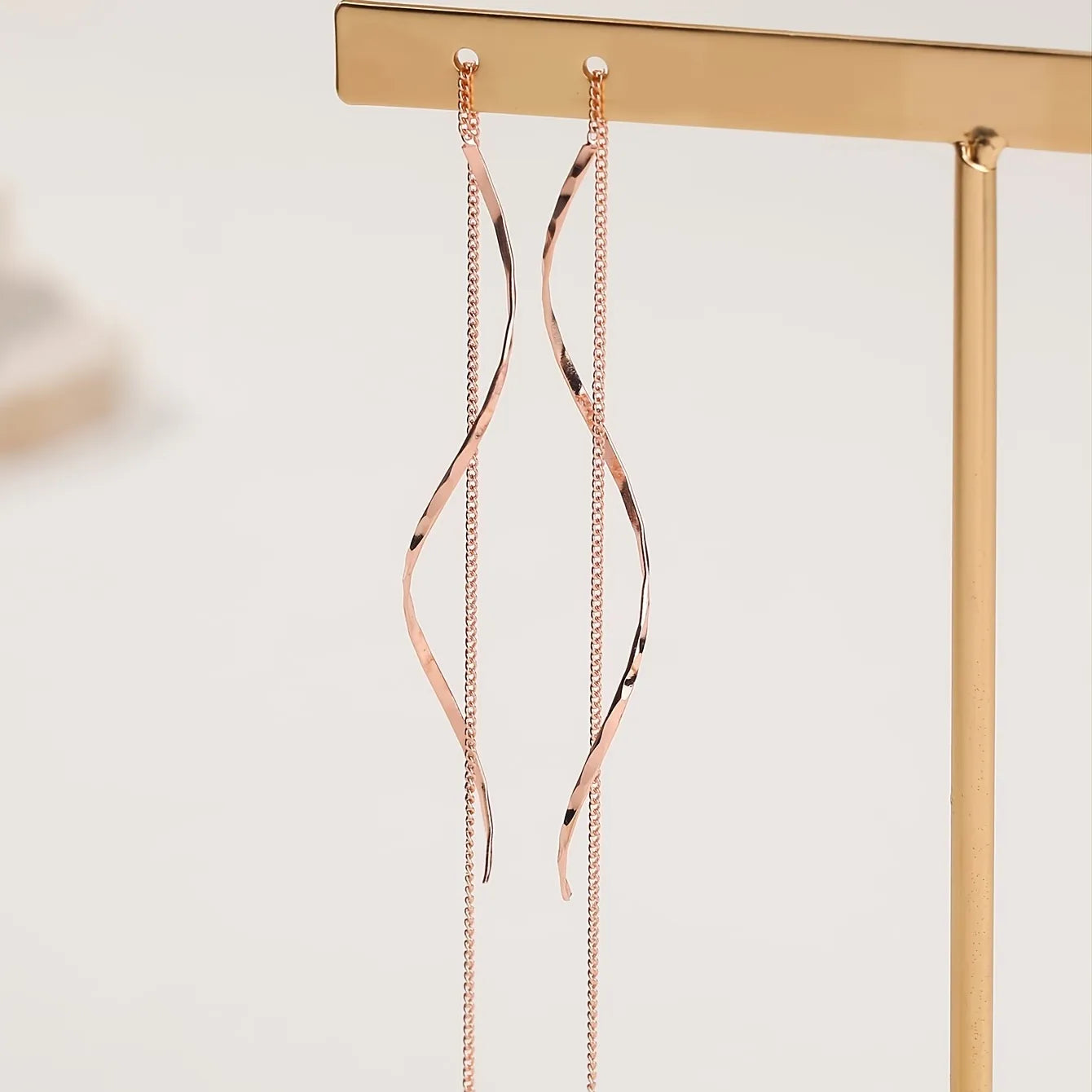 Orecchini Lunga con Design Ondulato