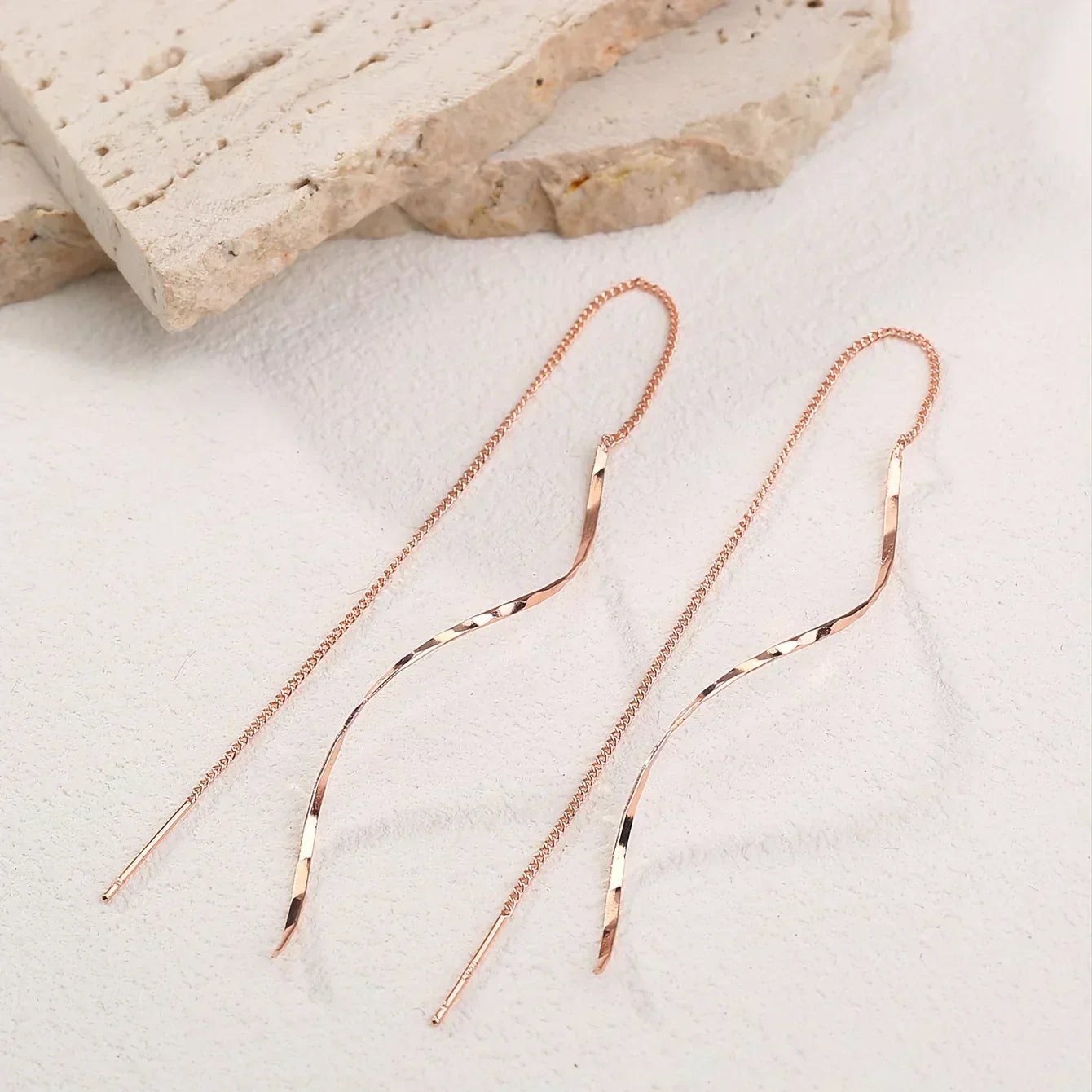 Orecchini Lunga con Design Ondulato