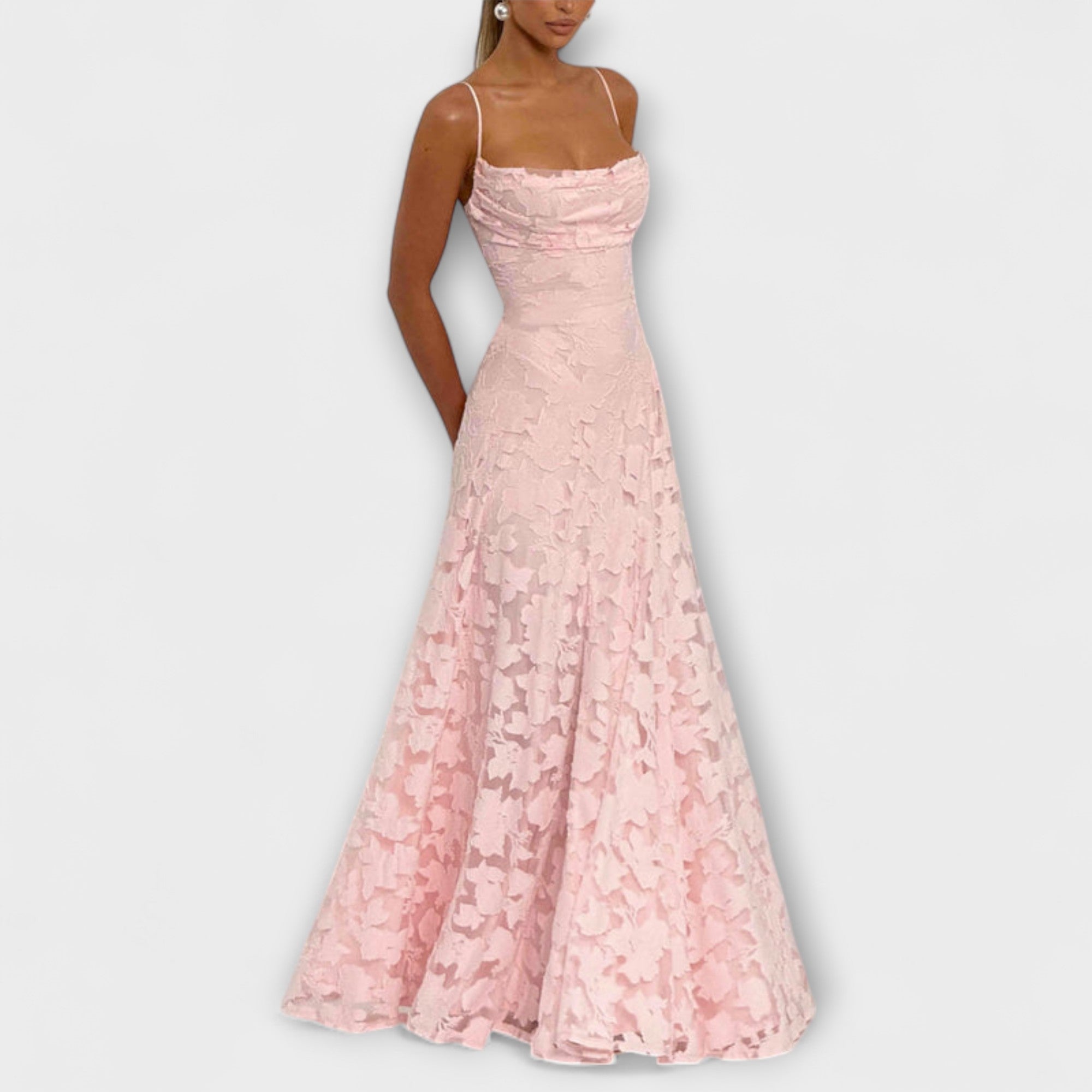 Kairi - Elegante Maxidress in Pizzo Floreale Bianco con Spalline Sottile