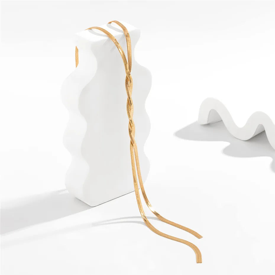 Elegante collana lunga con design a serpente regolabile