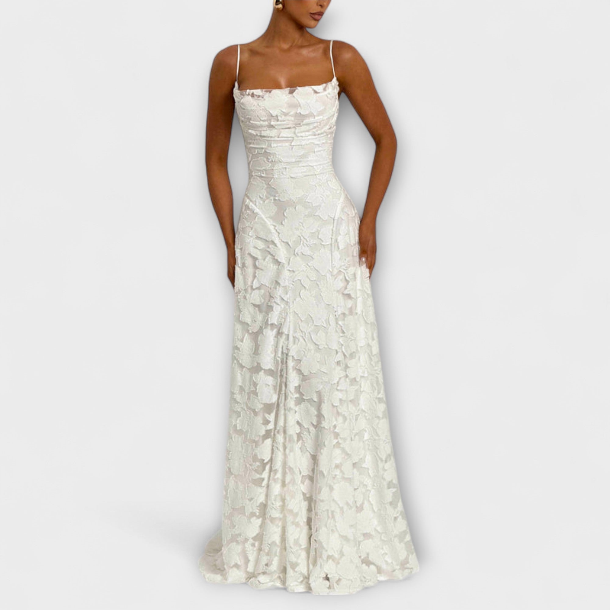 Kairi - Elegante Maxidress in Pizzo Floreale Bianco con Spalline Sottile
