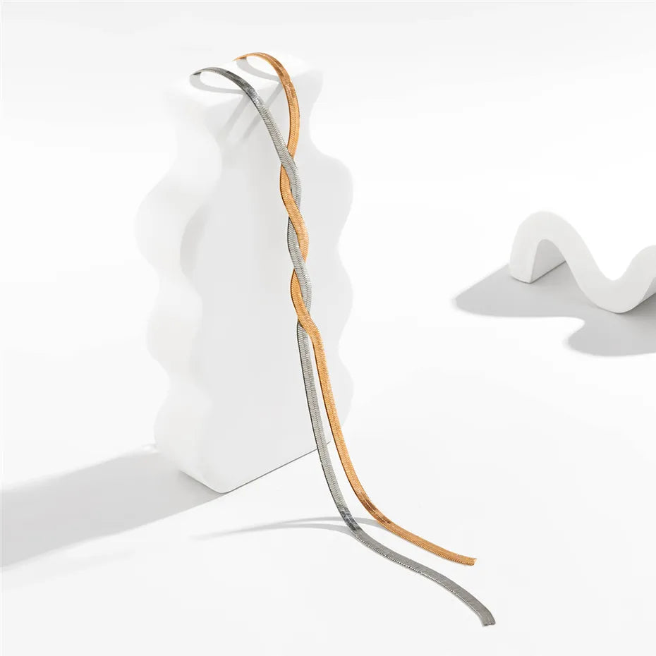 Elegante collana lunga con design a serpente regolabile