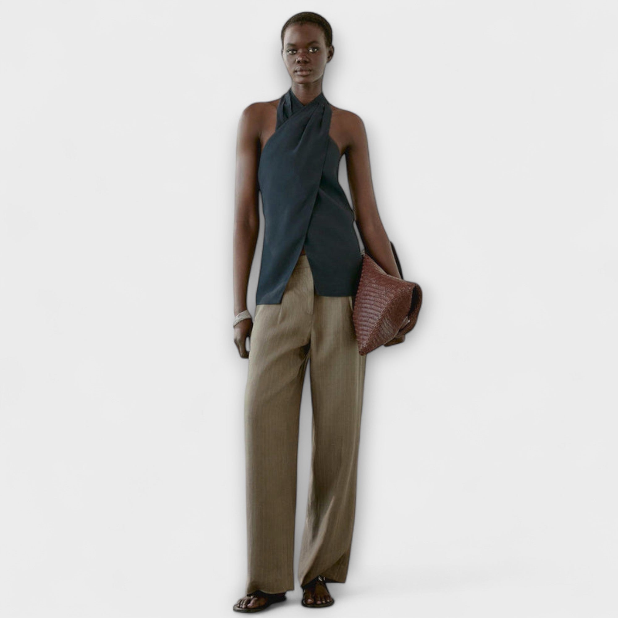 Leah - Top Blu con Collo All'Americana e Scollo Sulla Schiena