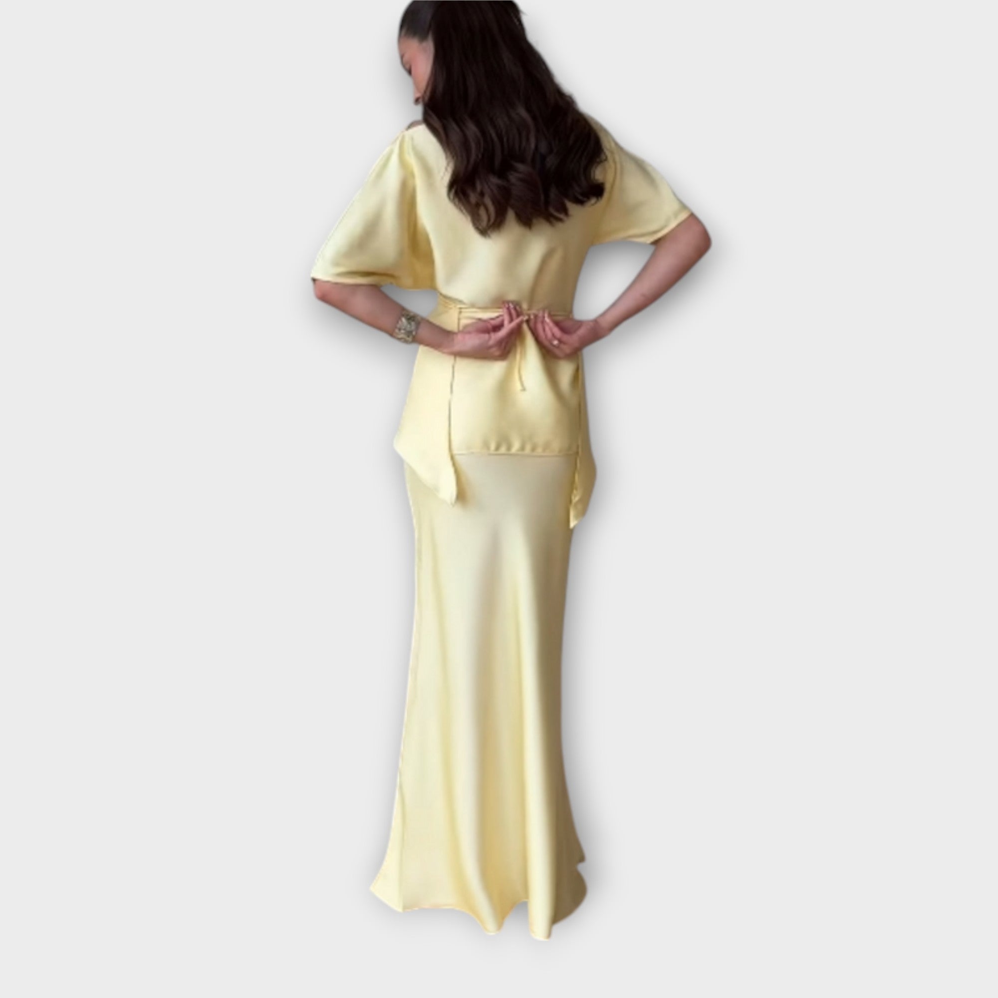 Finja - Top Off-Shoulder con Nodo Frontale e Completo Gonna