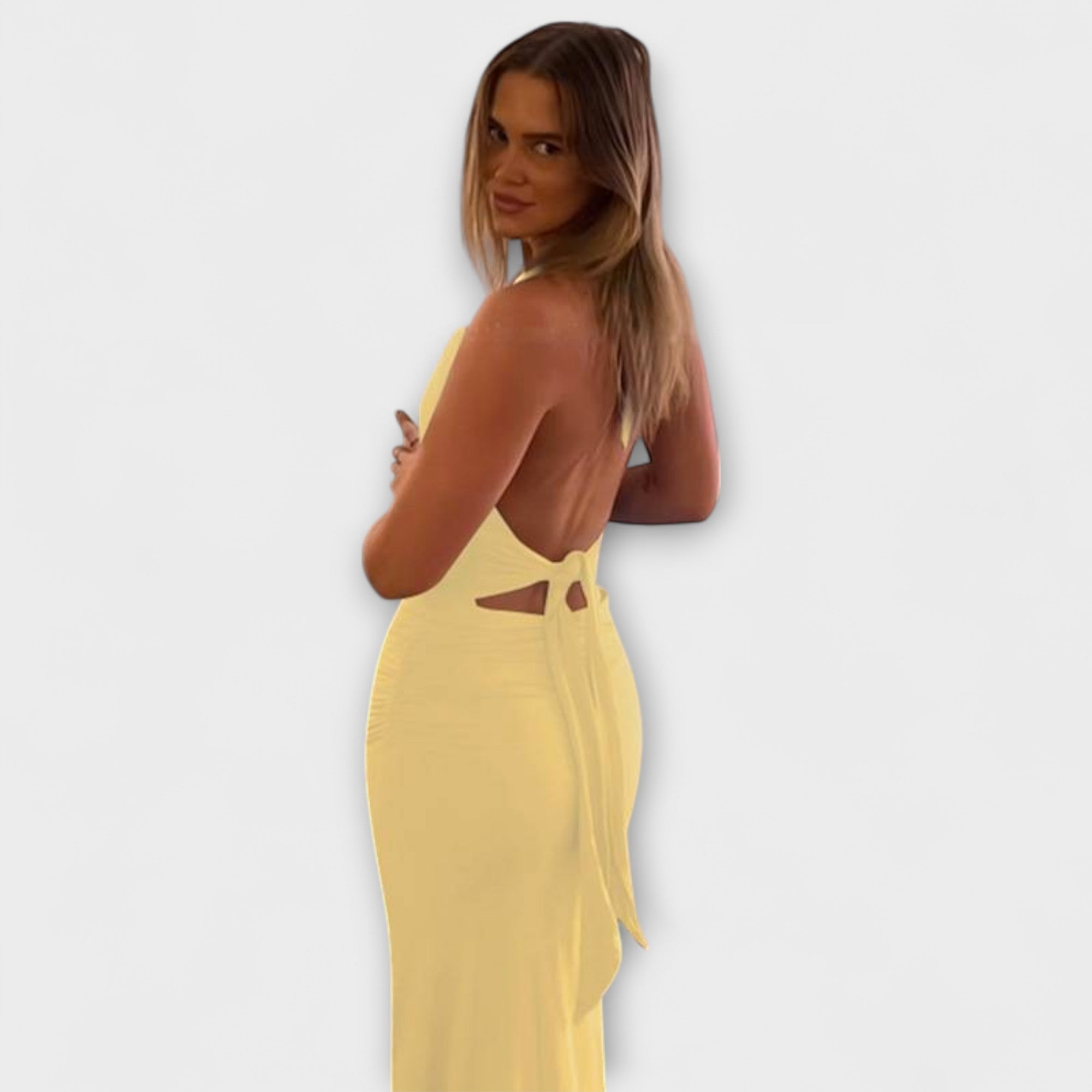 Abito da gala raffinato senza schiena con scollo a halterneck