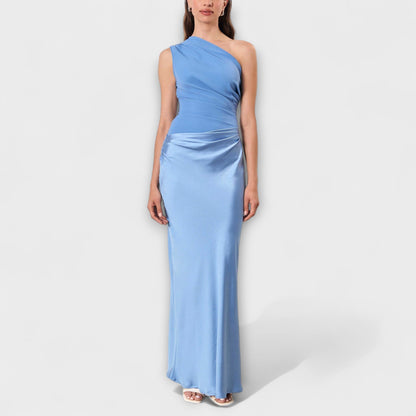 Elegante abito maxi a spalla unica con pieghe