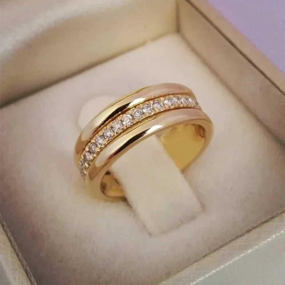 Elegante anello doppio con incastonatura in zirconia
