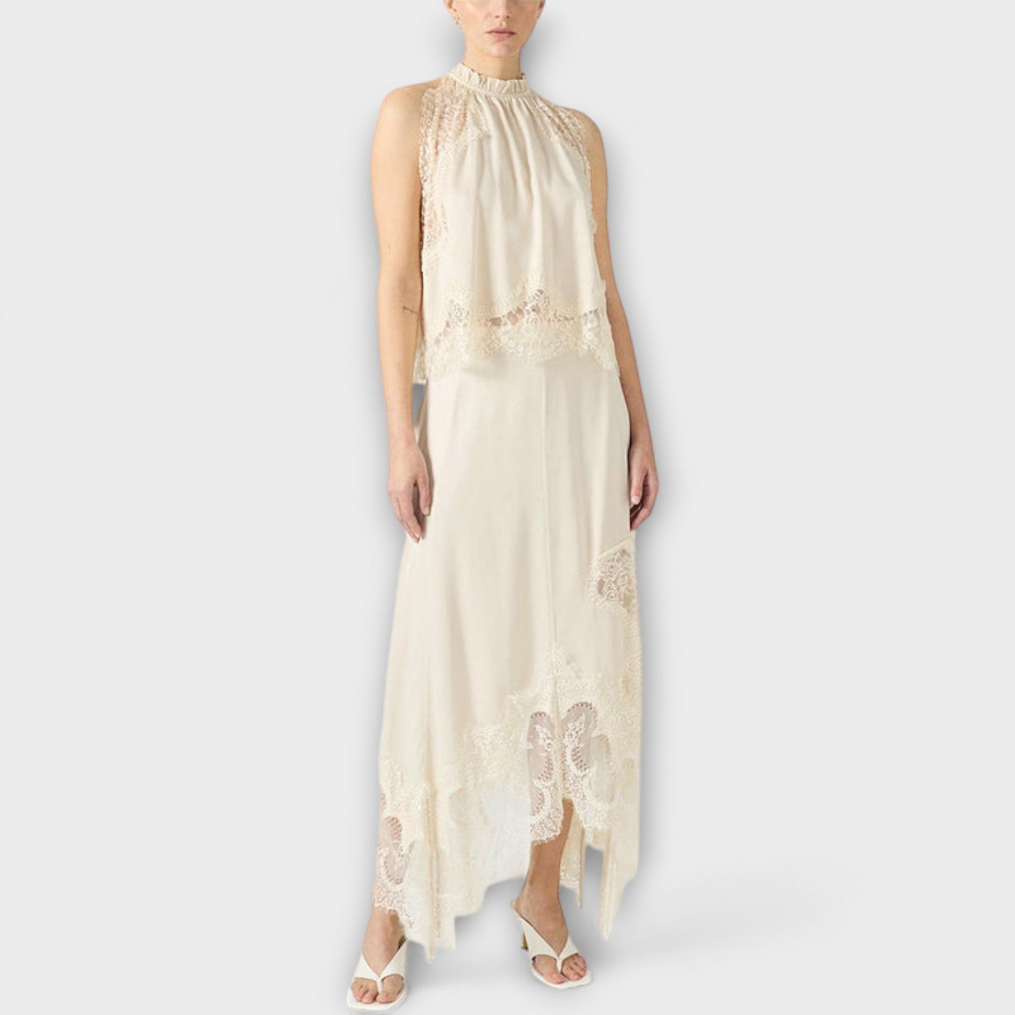 Kaia - Blusa in satin con pizzo e scollo plissettato nel set