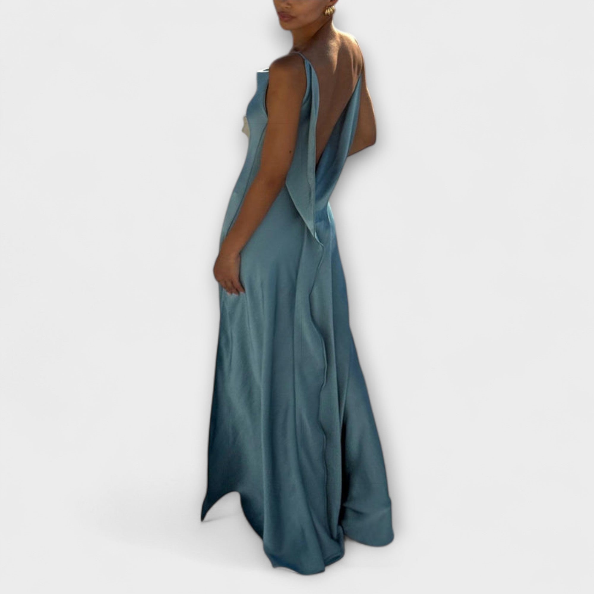 Hallie - Elegante abito lungo in satin con spacco alto