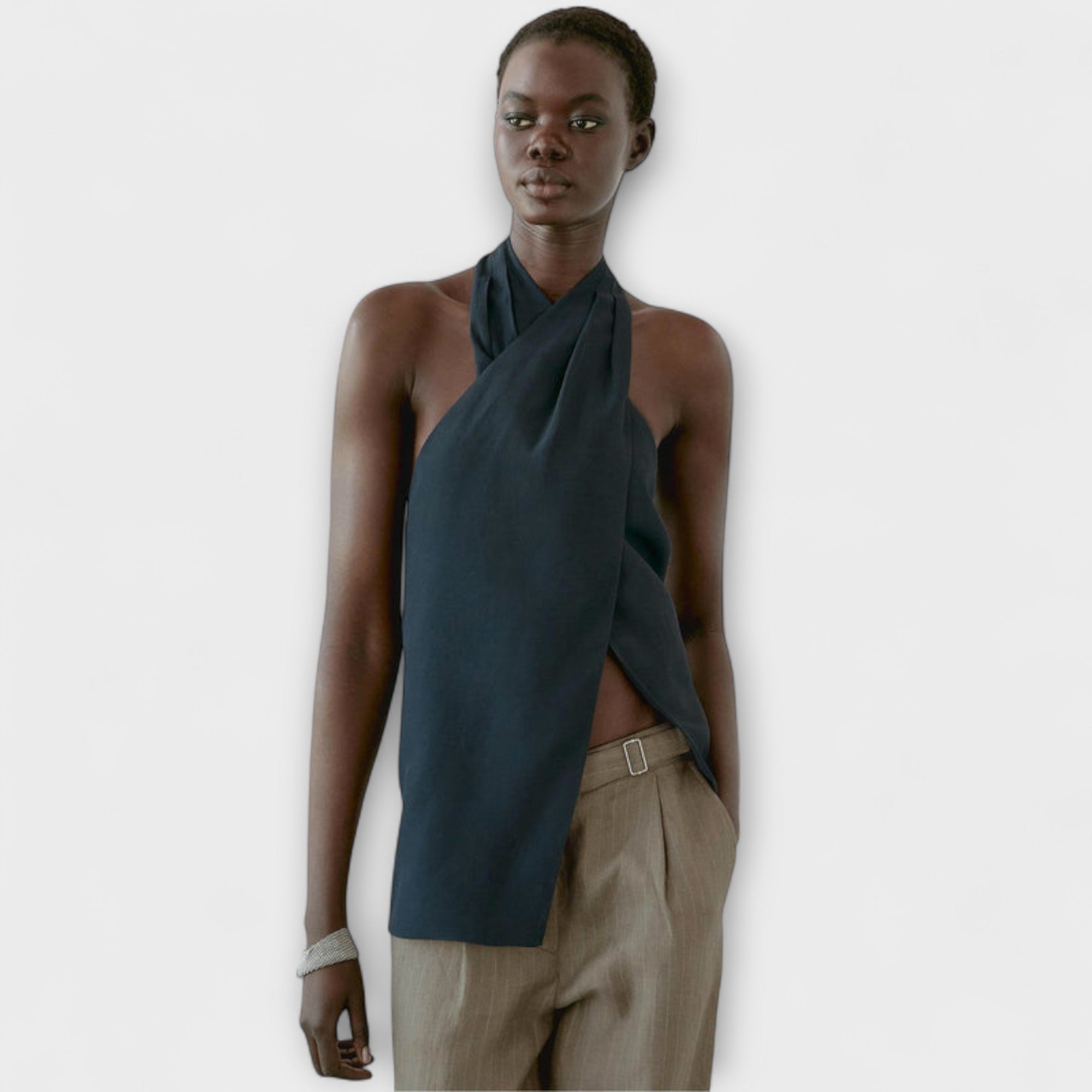 Leah - Top Blu con Collo All'Americana e Scollo Sulla Schiena