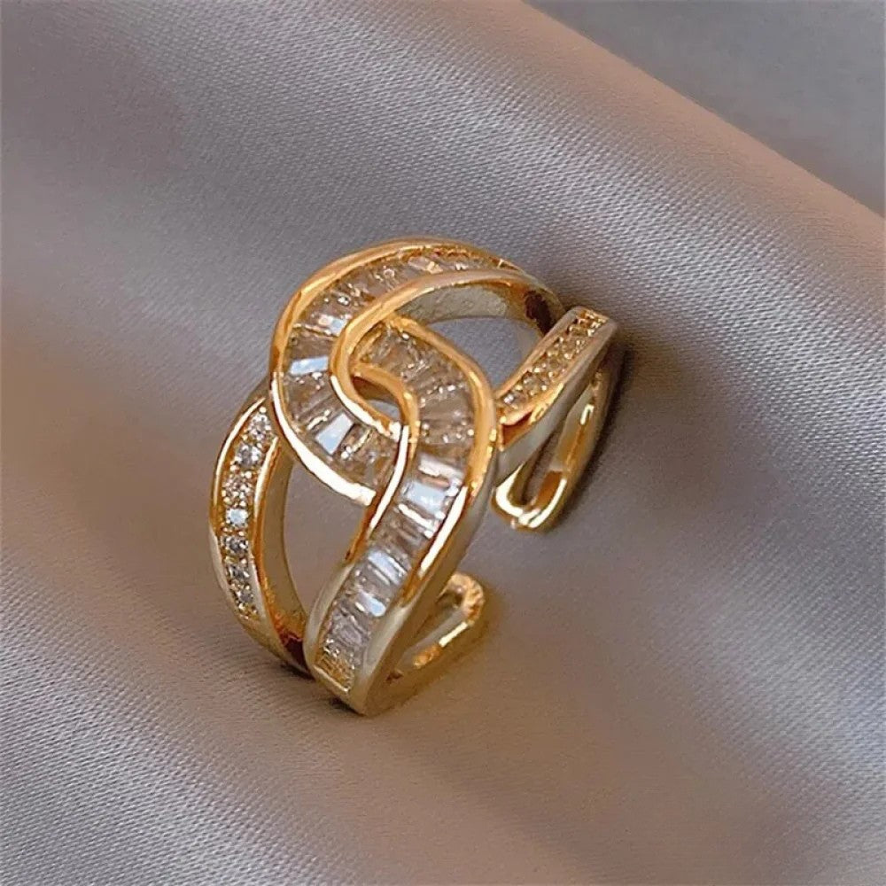 Anello con nodo elegante