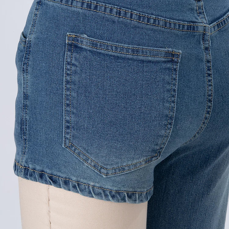 Astra - Pantaloni corti in denim asimmetrici alla moda con una spallina