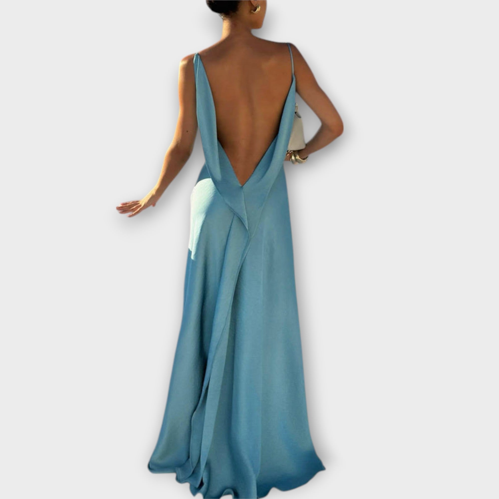 Hallie - Elegante abito lungo in satin con spacco alto