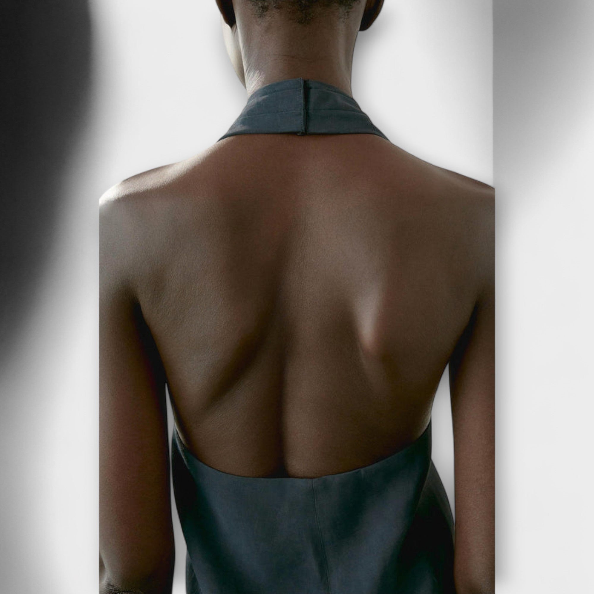 Hannah - Top blu con collo a halter e scollo sulla schiena