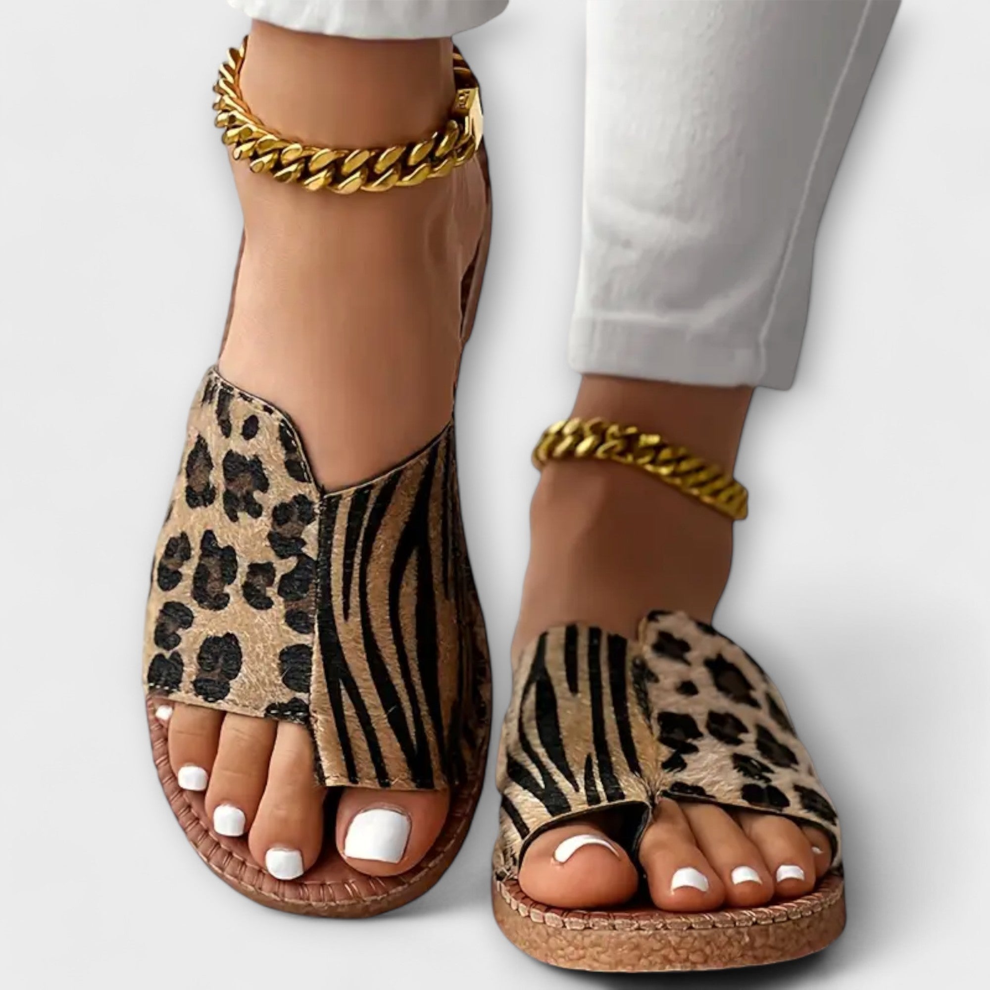 Eleganti ciabatte bicolore con motivo leopardato