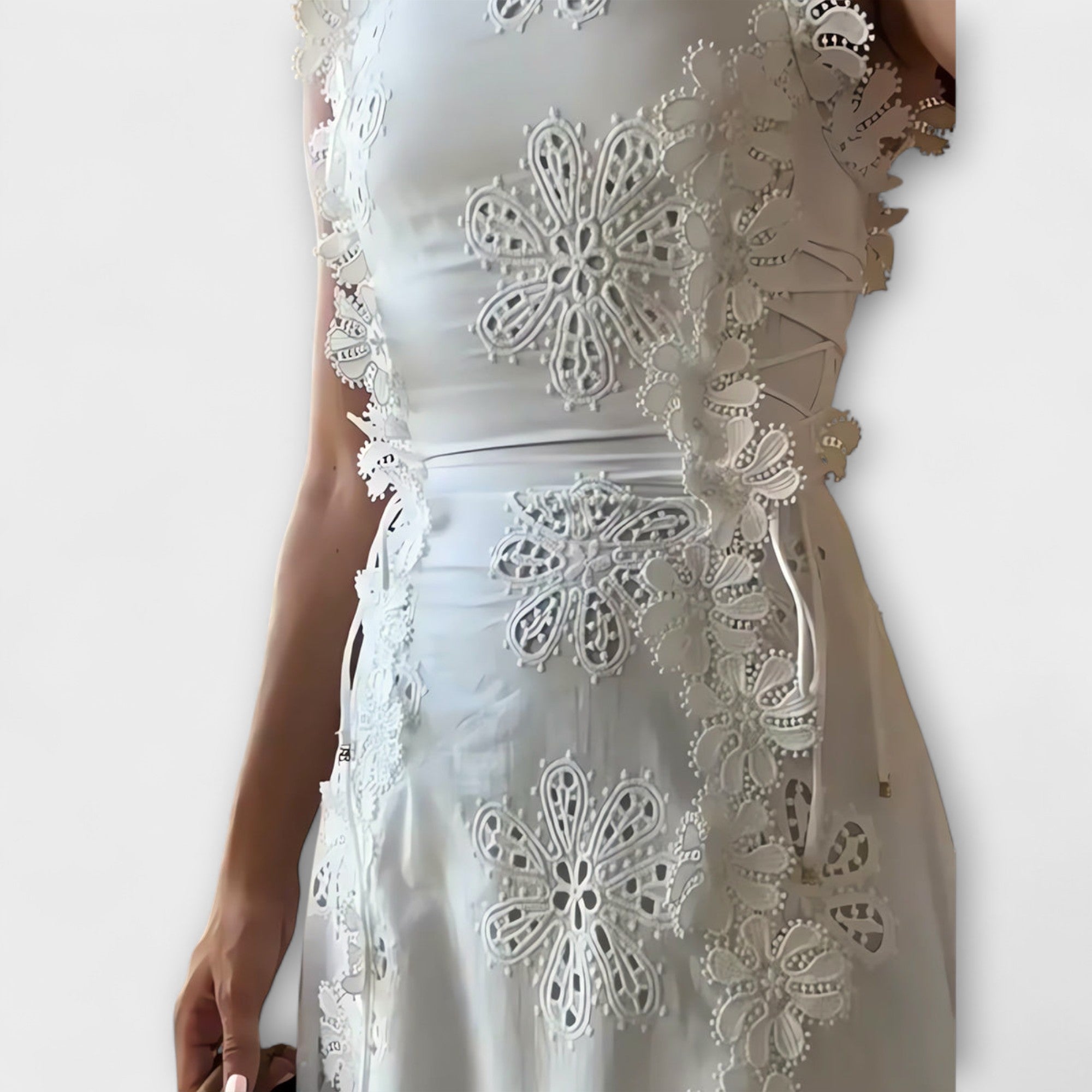 Éliora – Maxidress con motivo in pizzo floreale e cinture da annodare