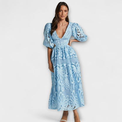 Abito elegante con dettagli delicati