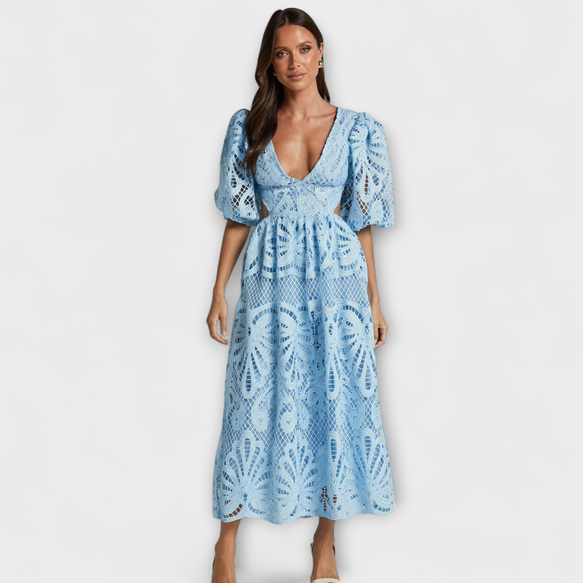 Abito elegante con dettagli delicati