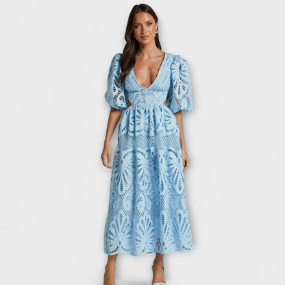 Abito elegante con dettagli delicati