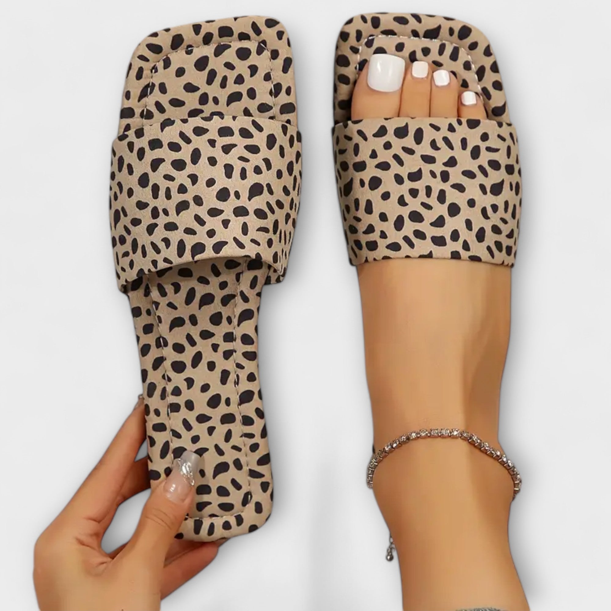 Pantofole piatte con motivo leopardato