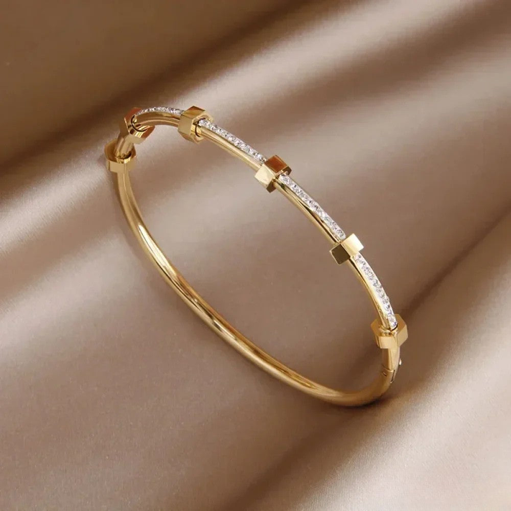 Elegante Bracciale Dorato dal Design Luminoso
