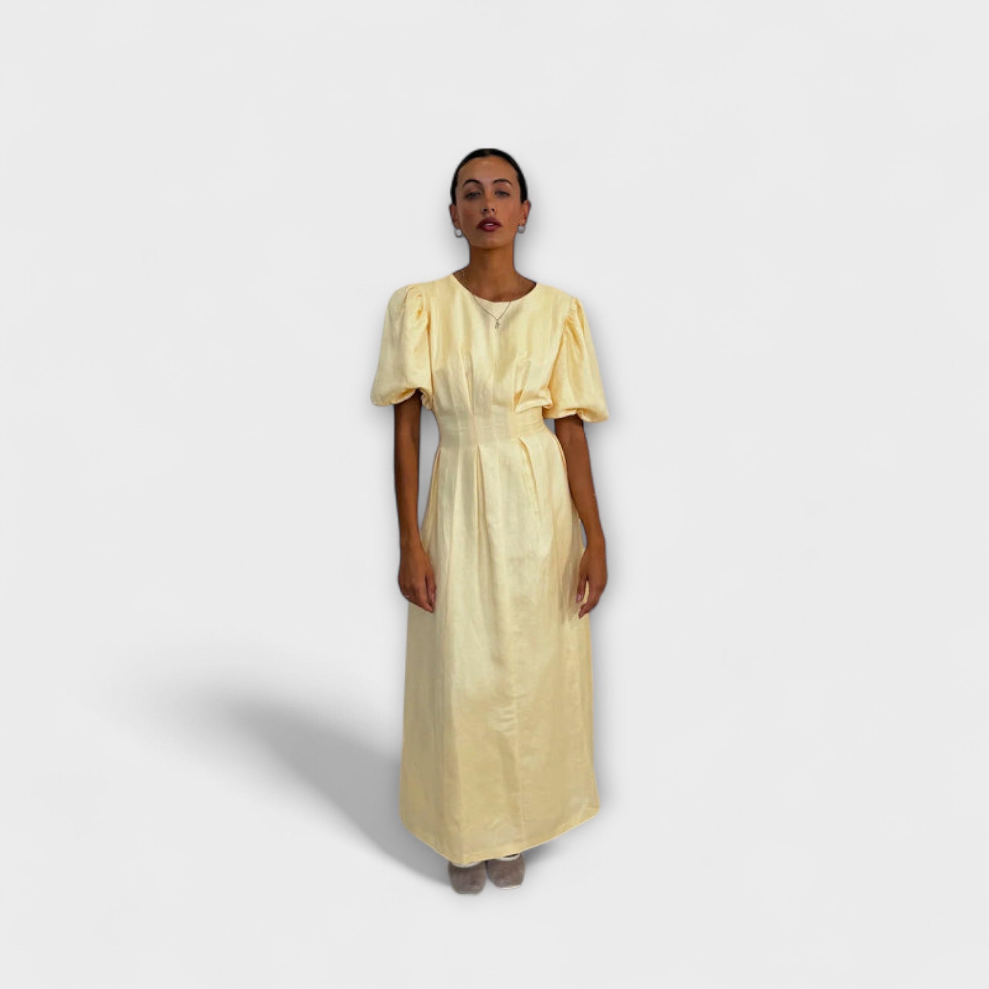 Josephine - Maxi abito giallo burro con design arioso