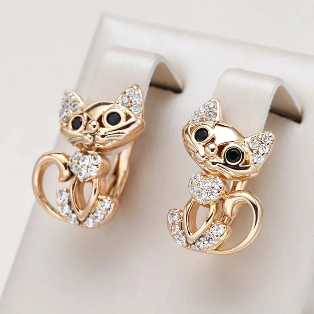 Orecchini a forma di gatto in zirconia elegante