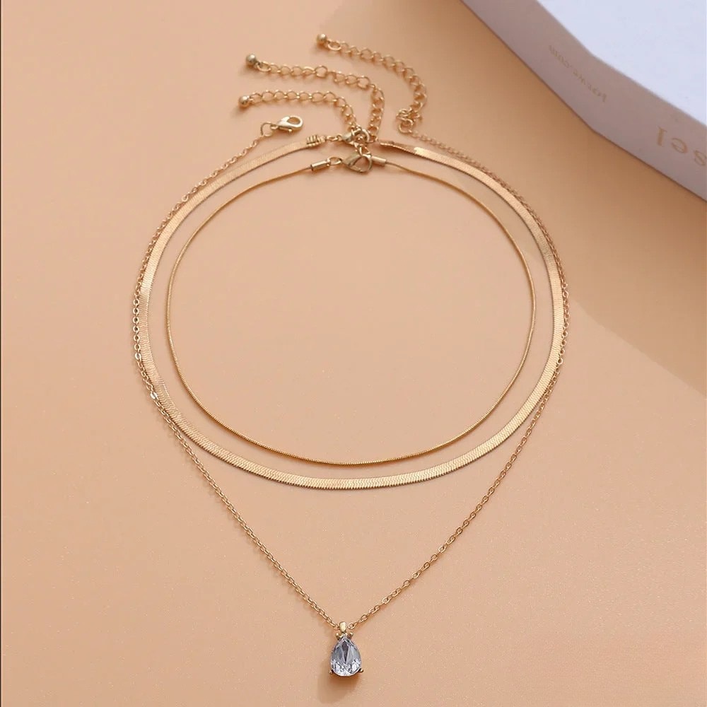 Collana a strati con pendente in zirconia color oro