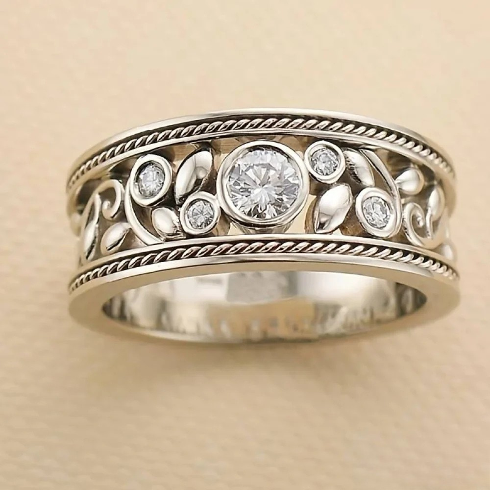Anello d'argento antico con zirconia
