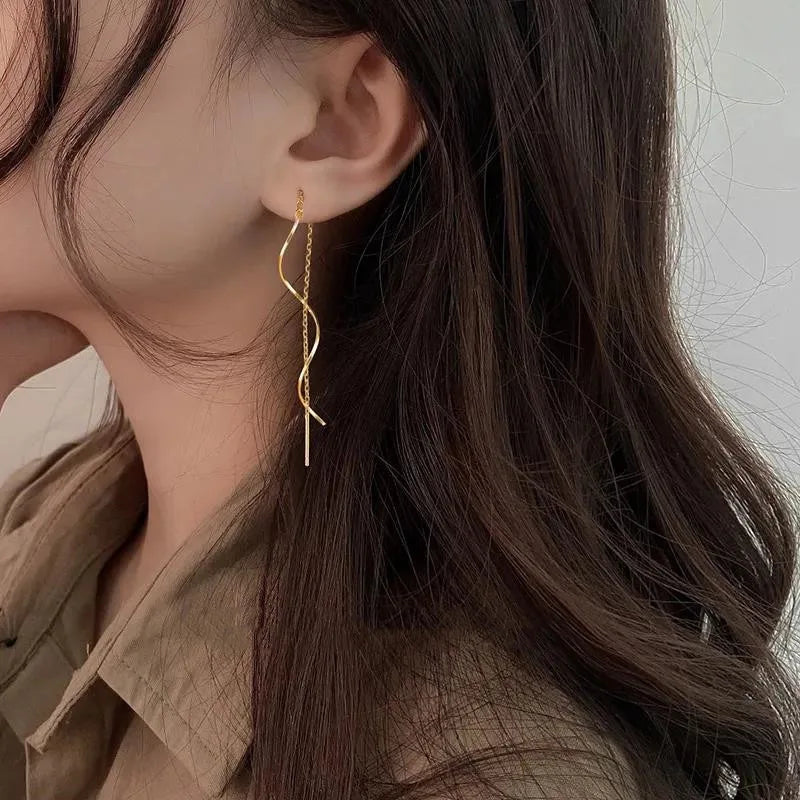 Orecchini Lunga con Design Ondulato