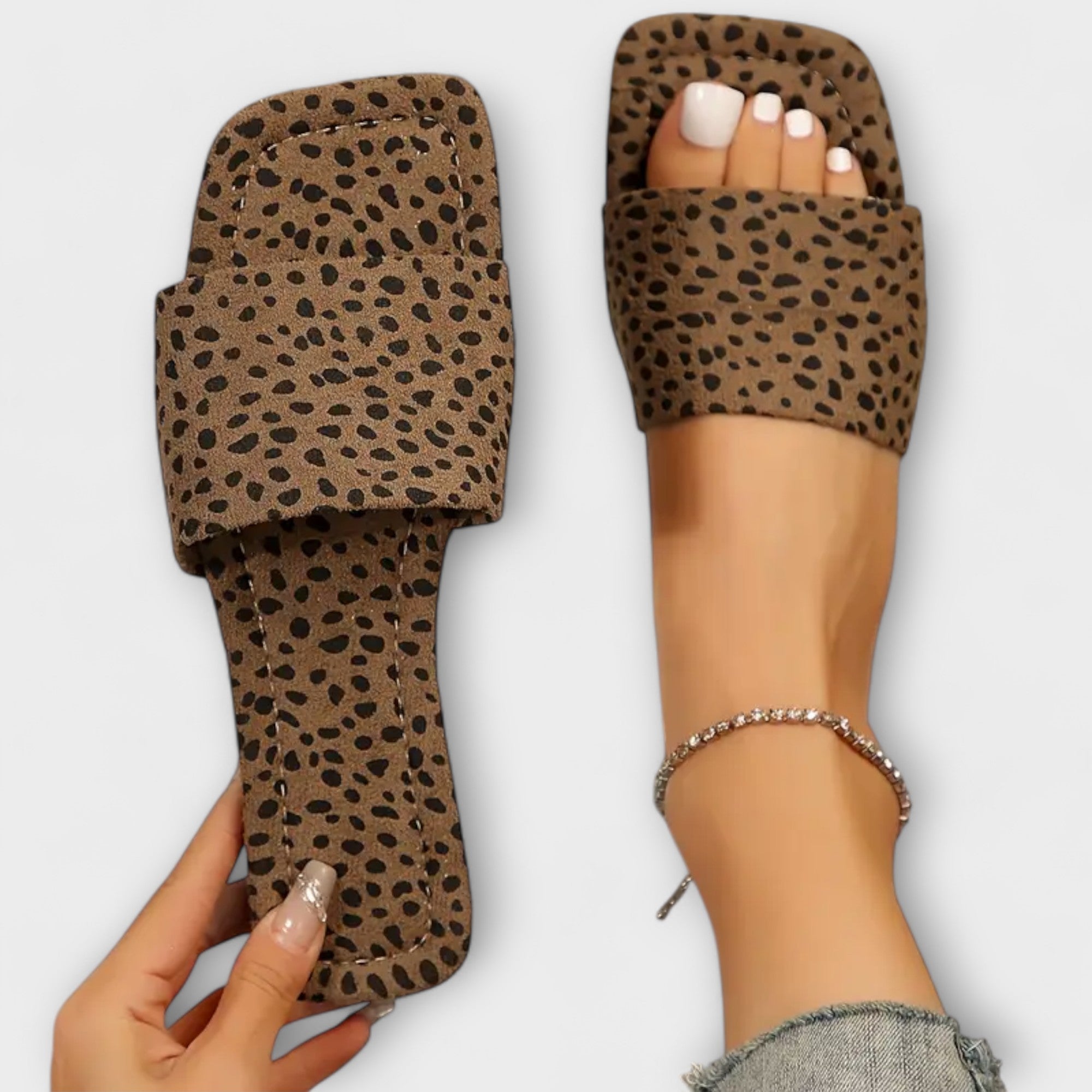 Pantofole piatte con motivo leopardato