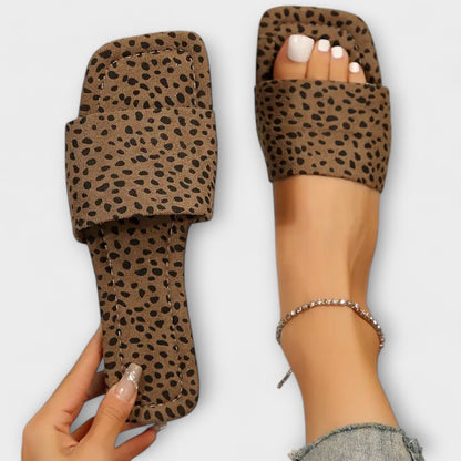 Pantofole piatte con motivo leopardato