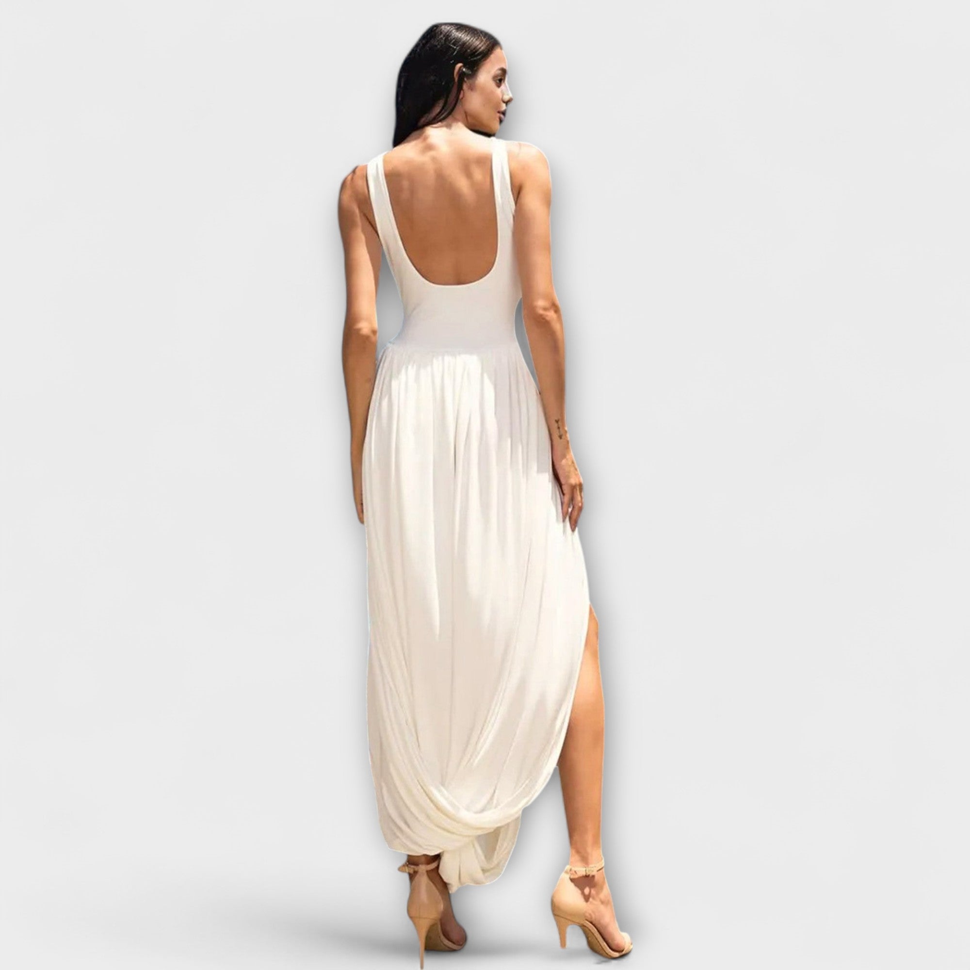 Abito Maxy drappeggiato con gonna scultorea e spacco laterale