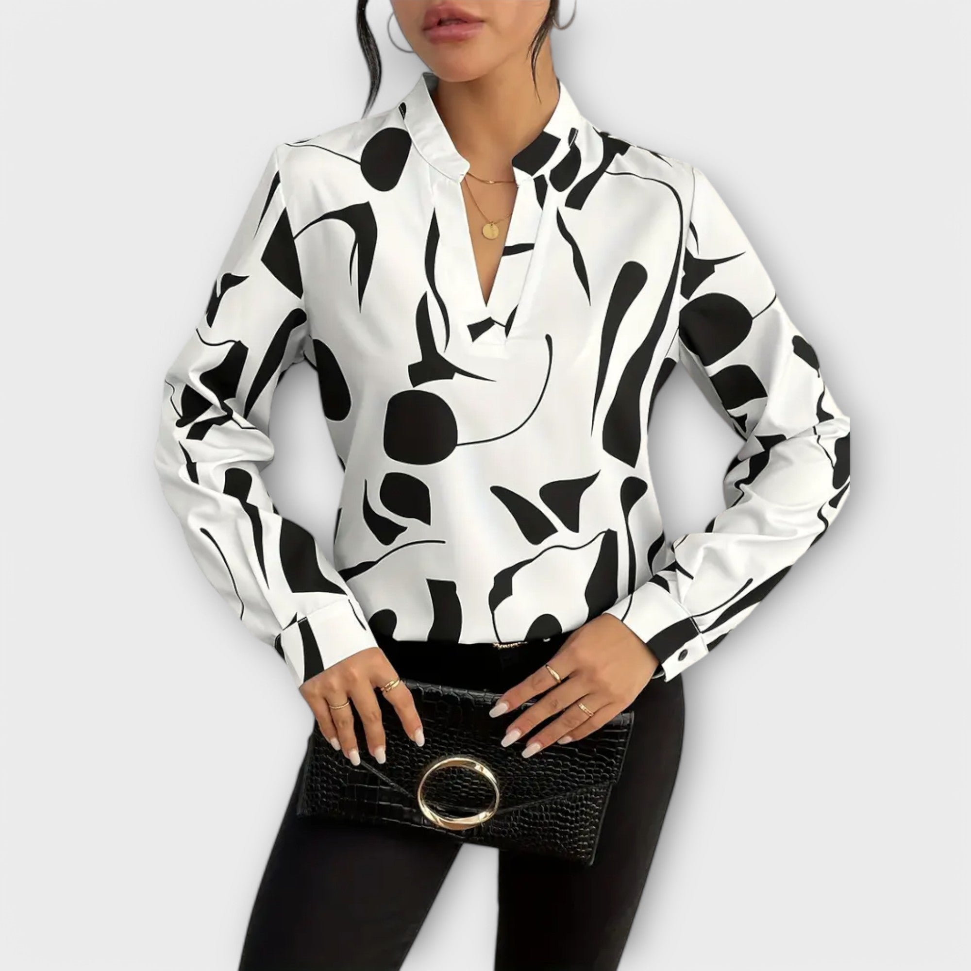 Elegante camicia a maniche lunghe con scollatura a V