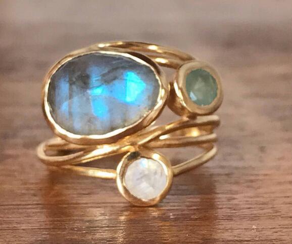 Anello Vintage in Pietra di Luna Blu Incassato