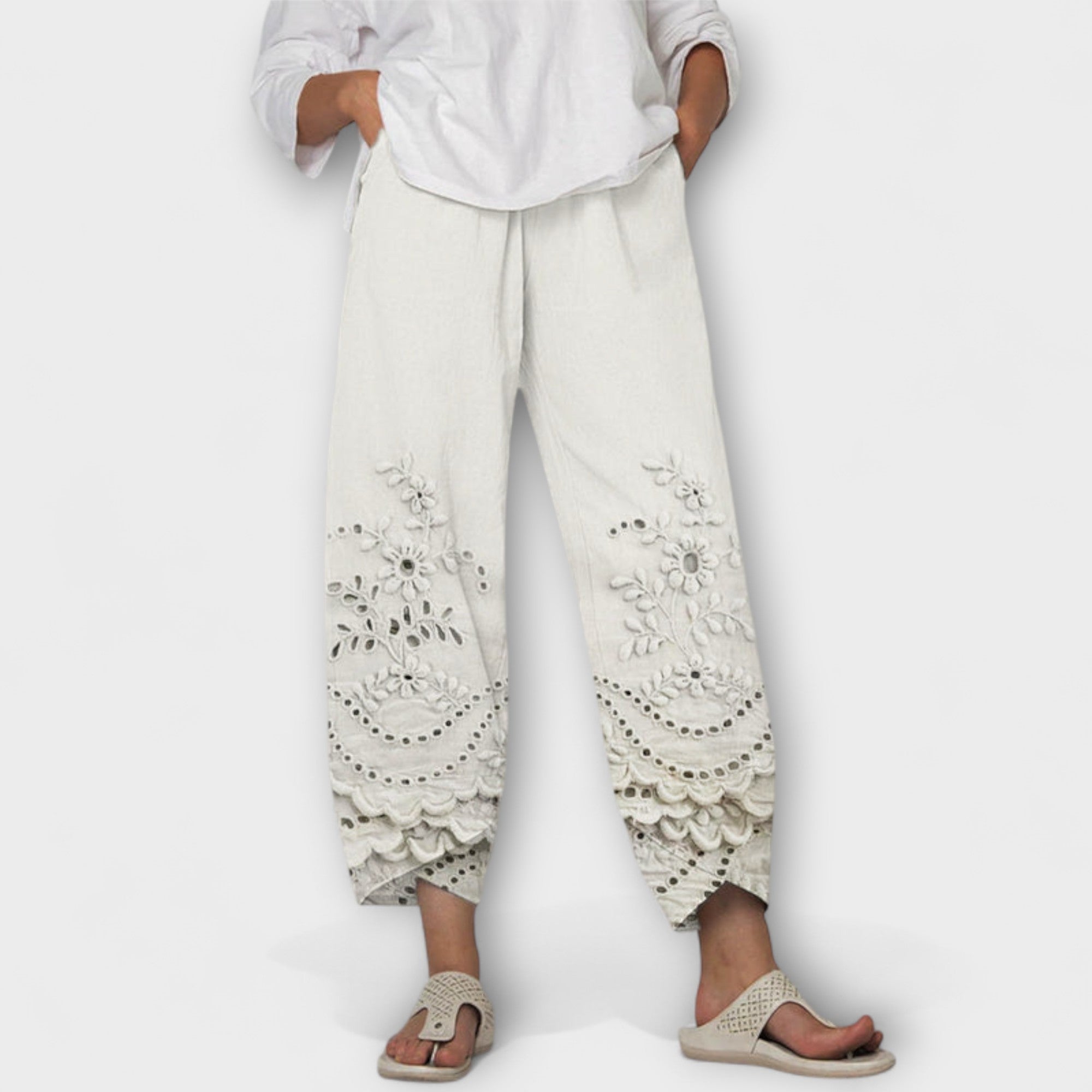 Chloe – Elegante Pantaloni in Pizzo Stampato