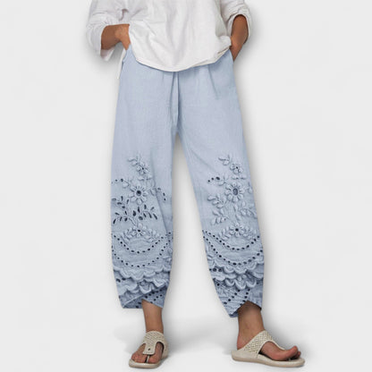 Chloe – Elegante Pantaloni in Pizzo Stampato
