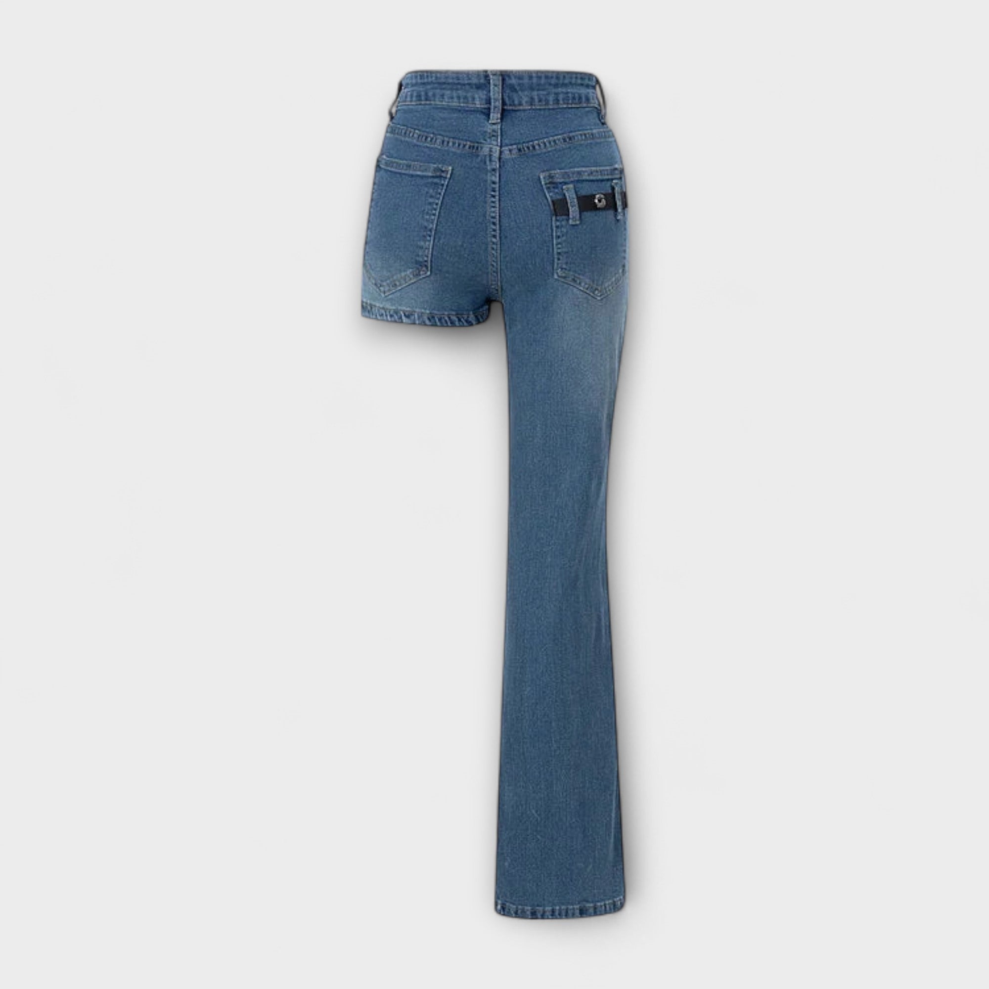 Astra - Pantaloni corti in denim asimmetrici alla moda con una spallina