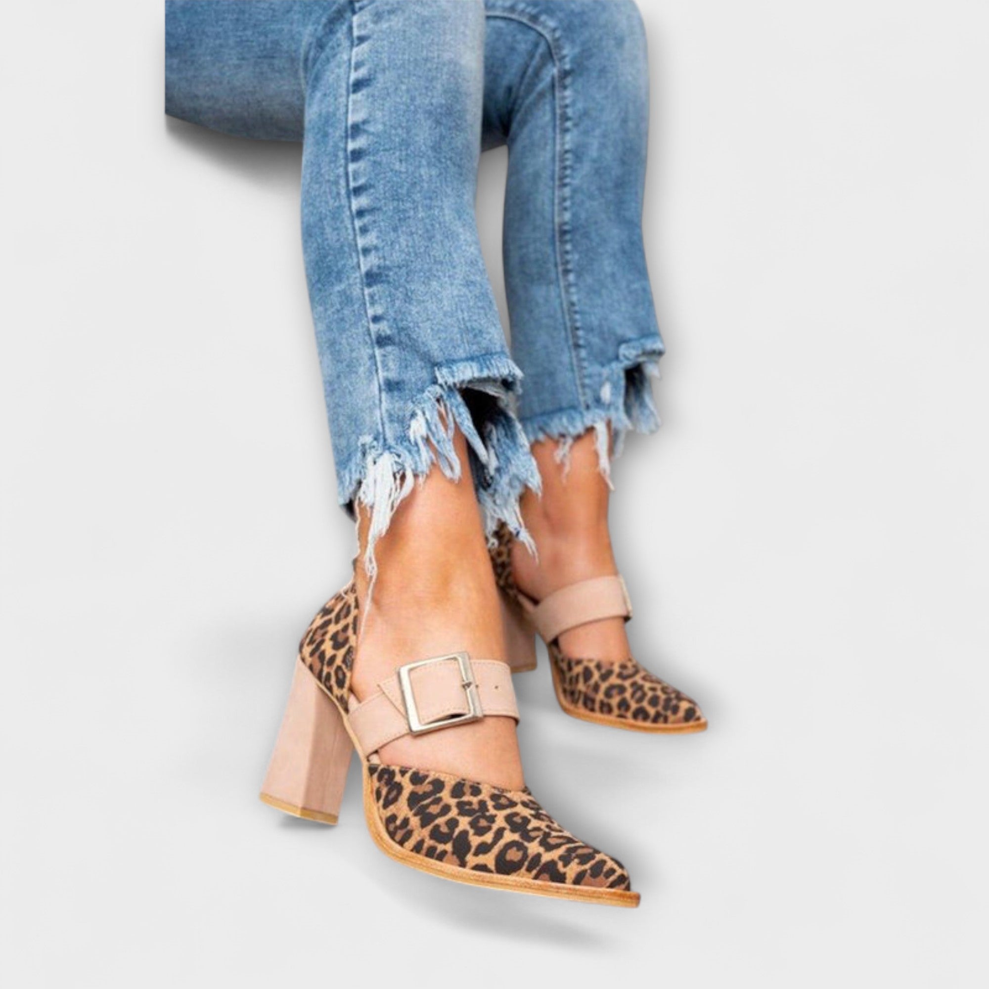 Avano - Sandali con tacco a forma di leopardo