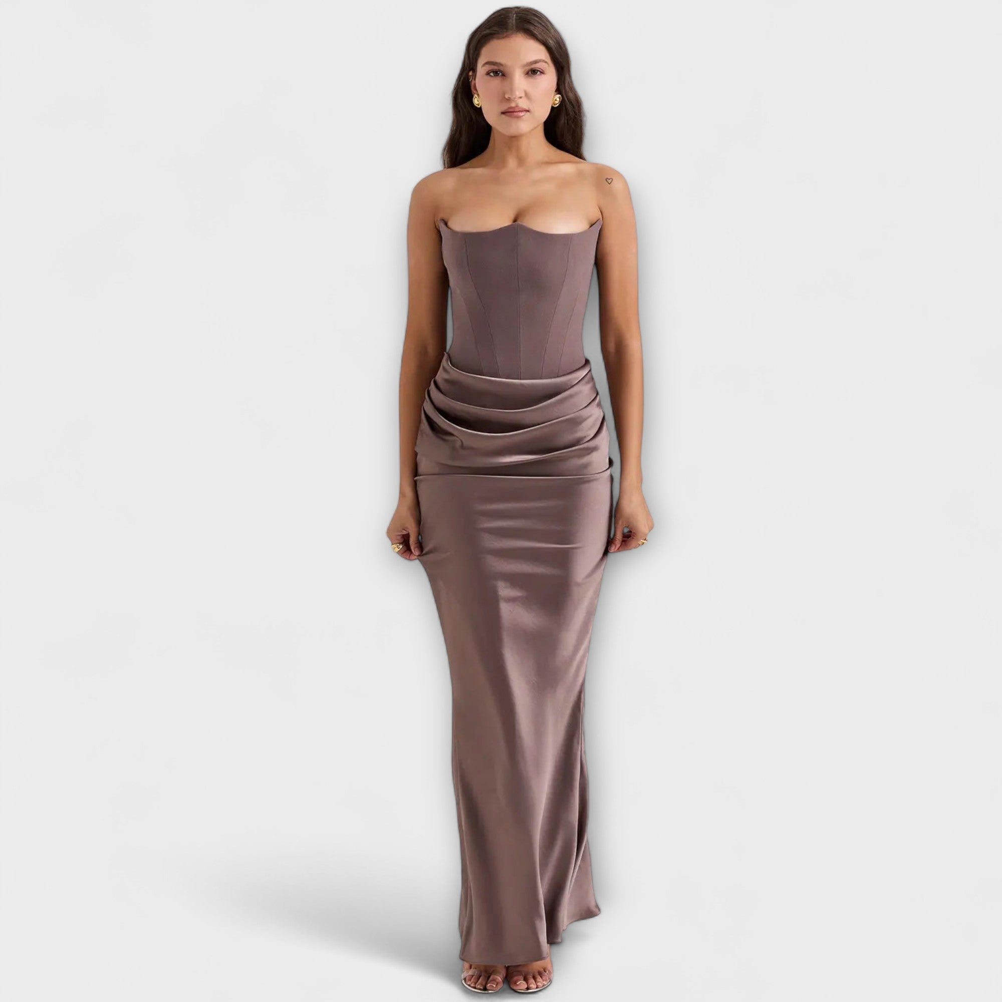 Abito Maxy in Satin Senza Spalline con Drappeggio